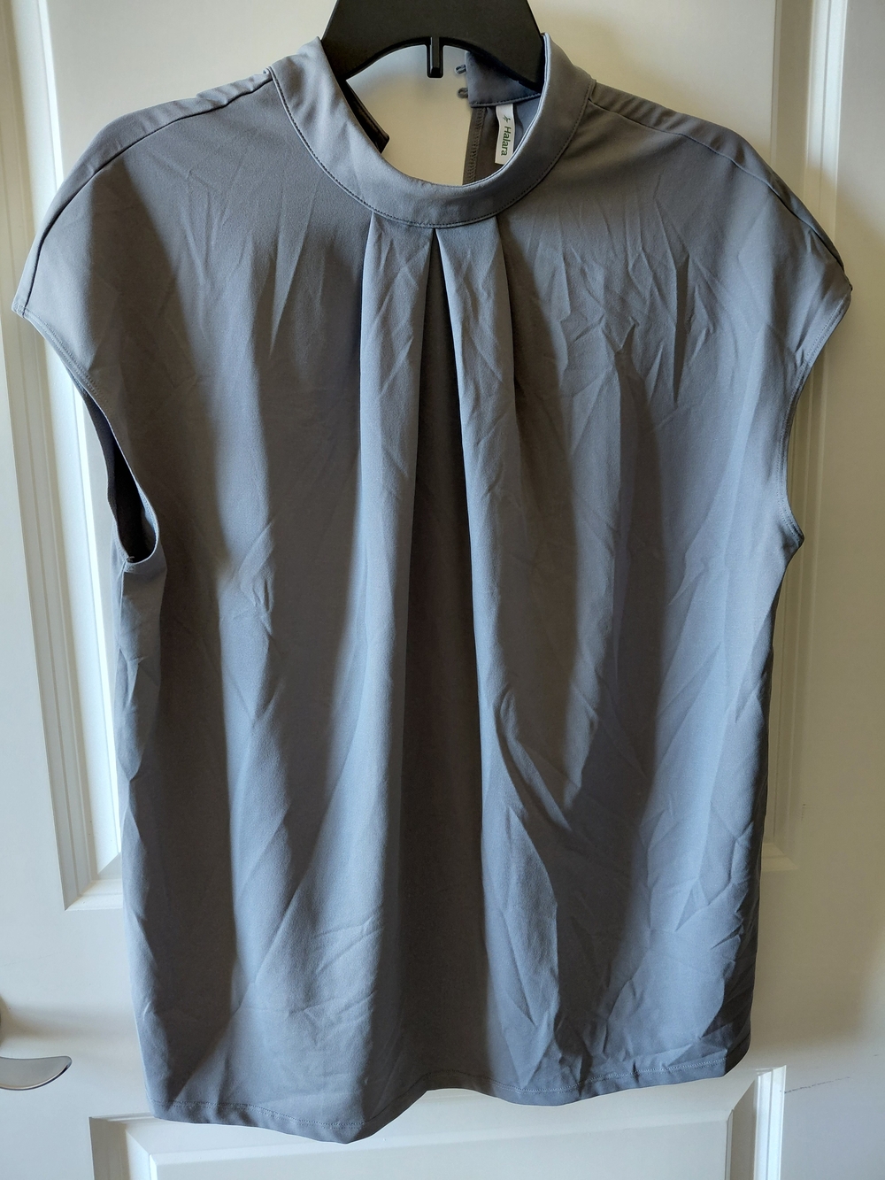 HALARA Sleeveless Pleat-Front Mock Neck Top in Gray
